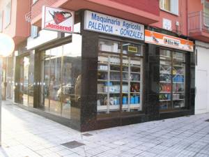 Tienda frente M. Nacional Ganados Tienda frente M. Nacional Ganados